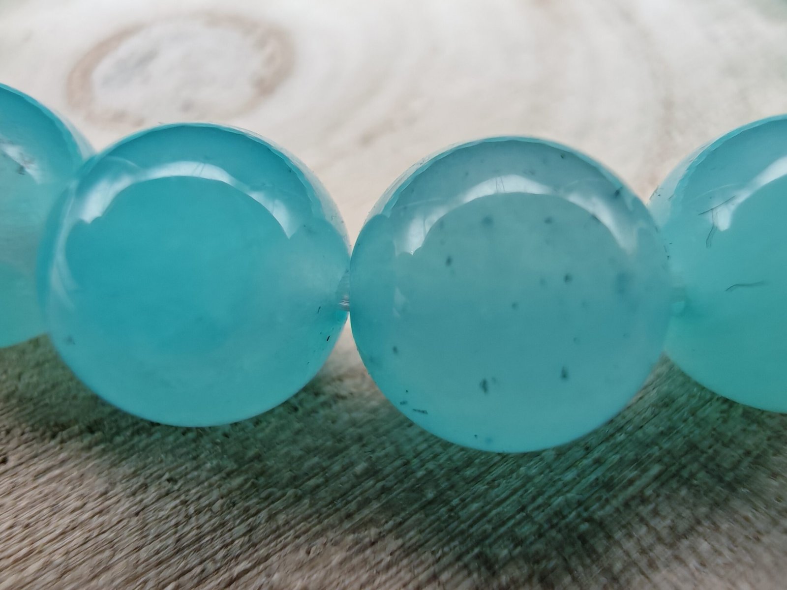 Perles en amazonite en détail