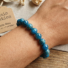 Bracelet Apatite bleue sur poignet