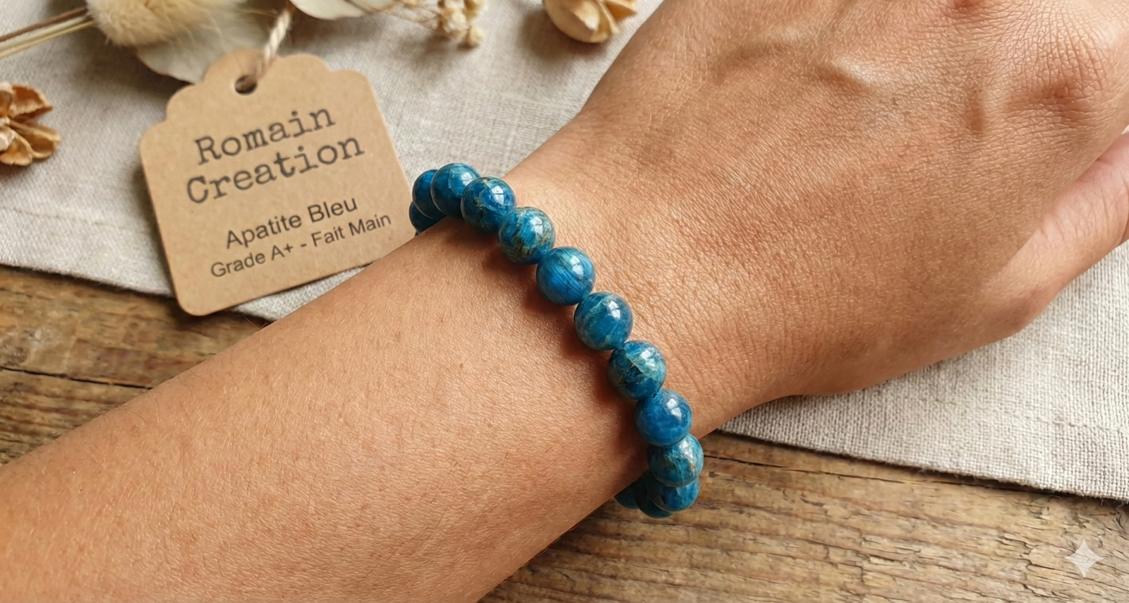 Bracelet Apatite bleue sur poignet