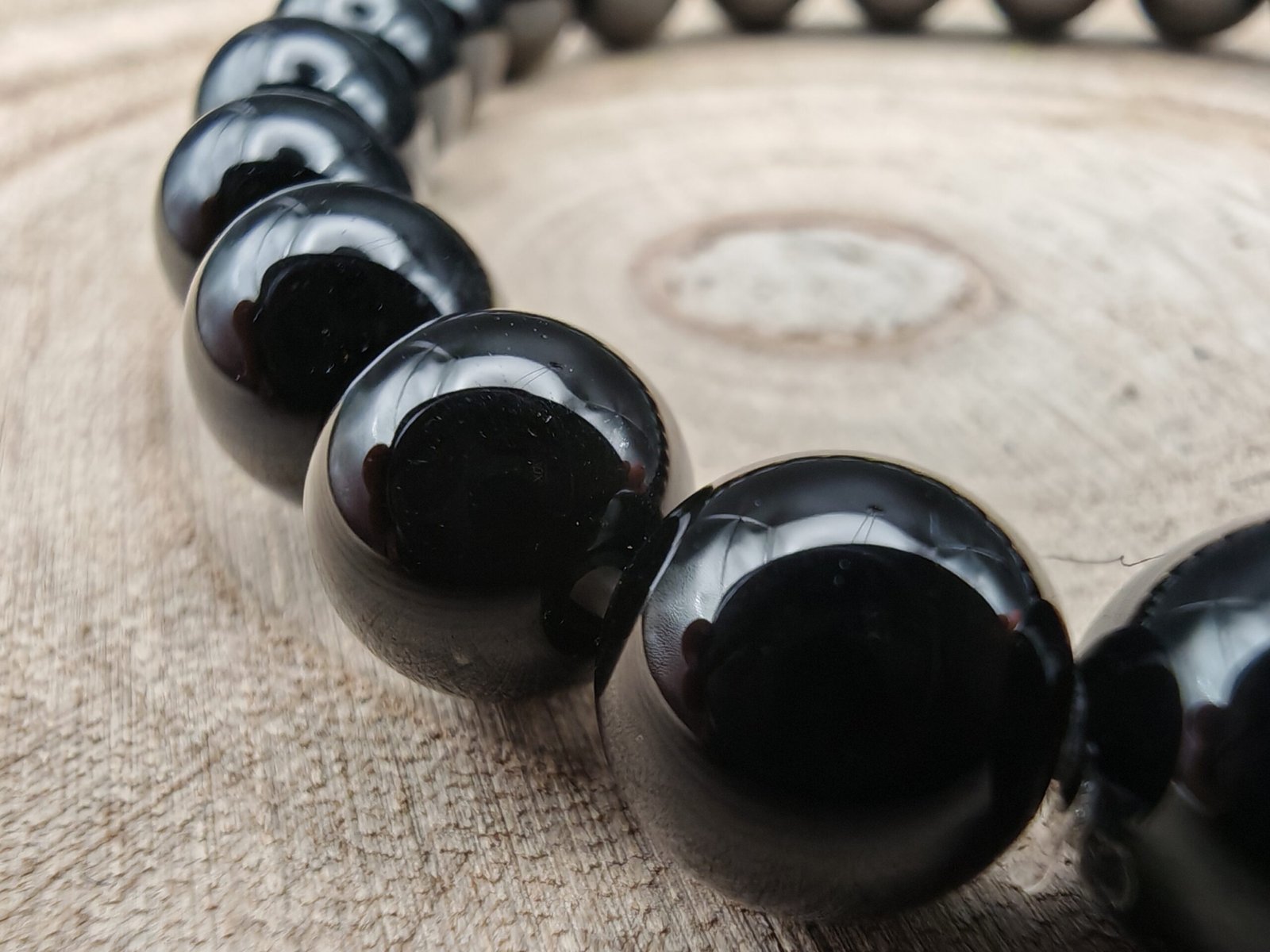 Détail de perle obsidienne noire Romain Creation