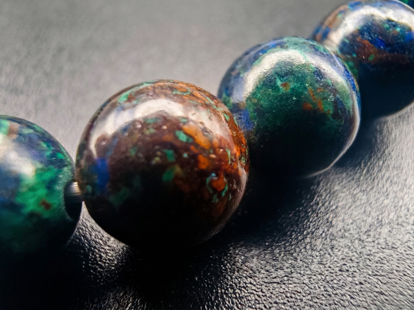 Détails perles Azurite Malachite par Romain Creation