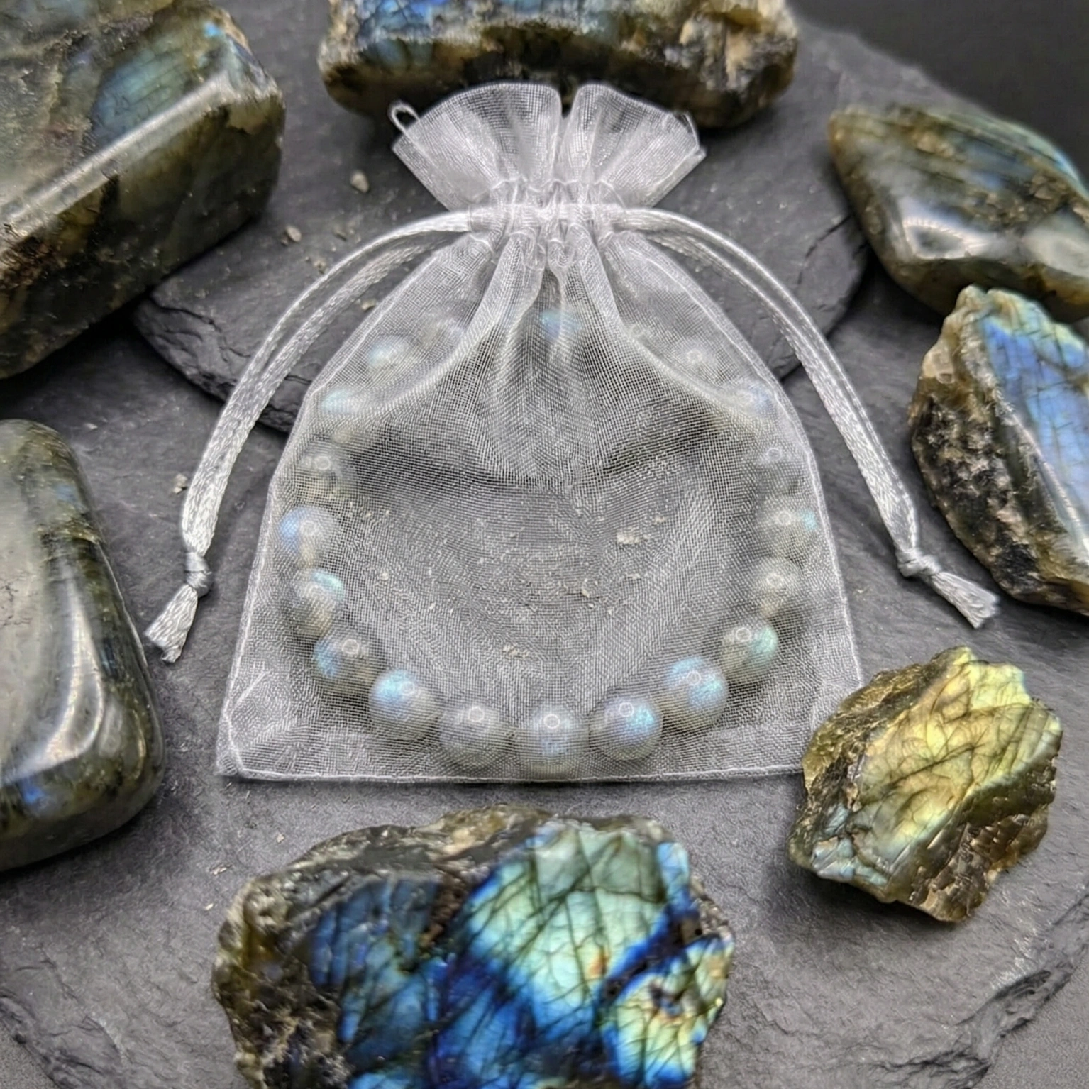 Bracelet labradorite dans sachet en organza par Romain Creation