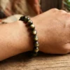 bracelet obsidienne doree poignet
