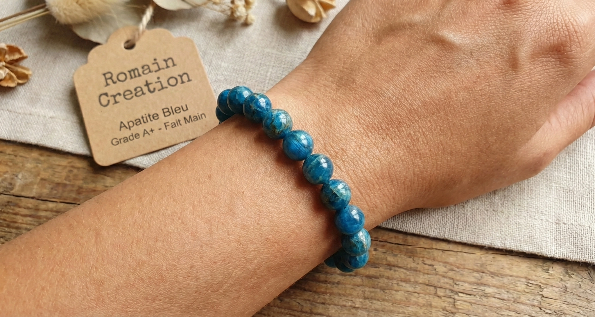 Bracelet_Apatite_bleue_poignet Bracelet Apatite Bleue grade A+ sur Poignet