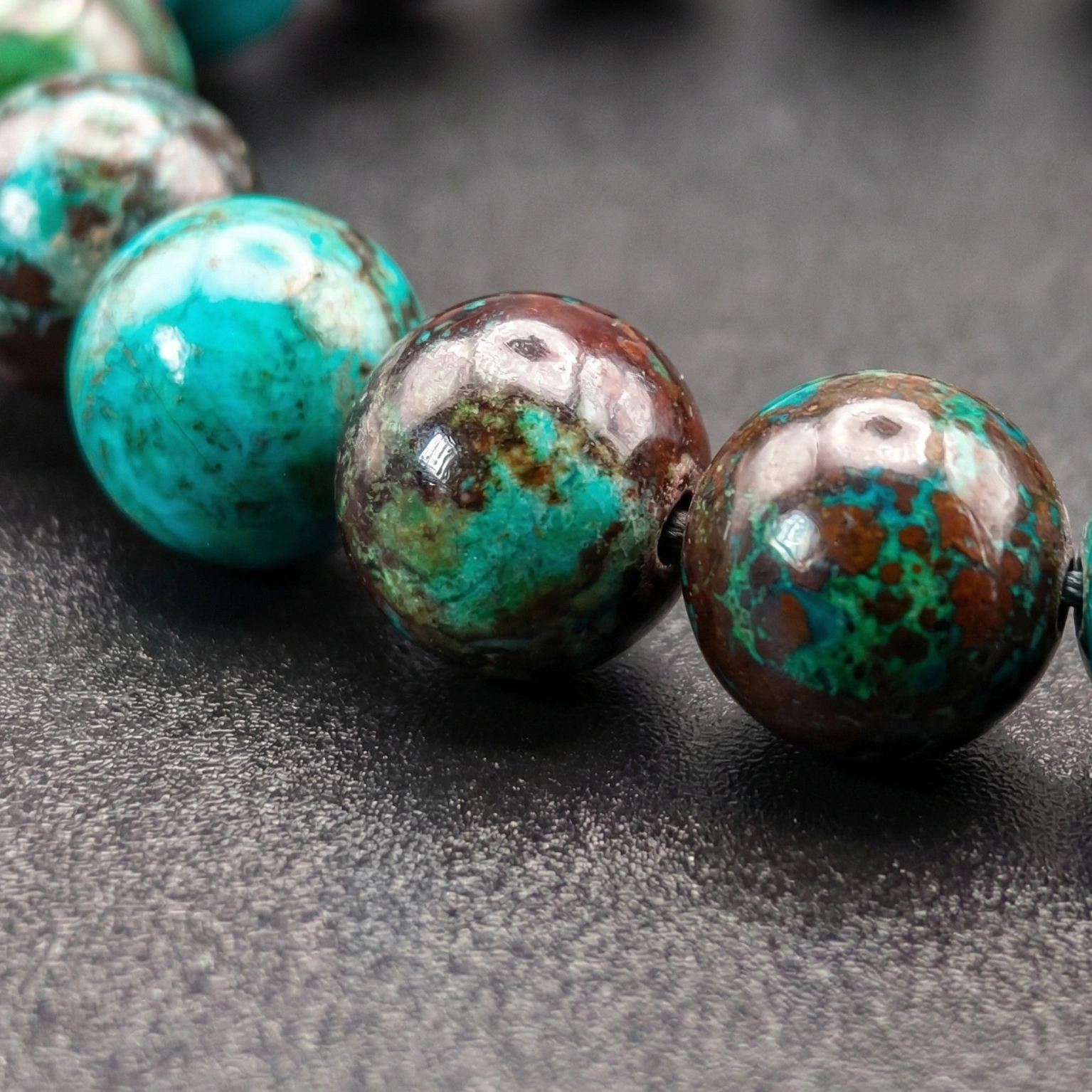 Détails bracelet Chrysocolle lithotherapie par Romain Creation