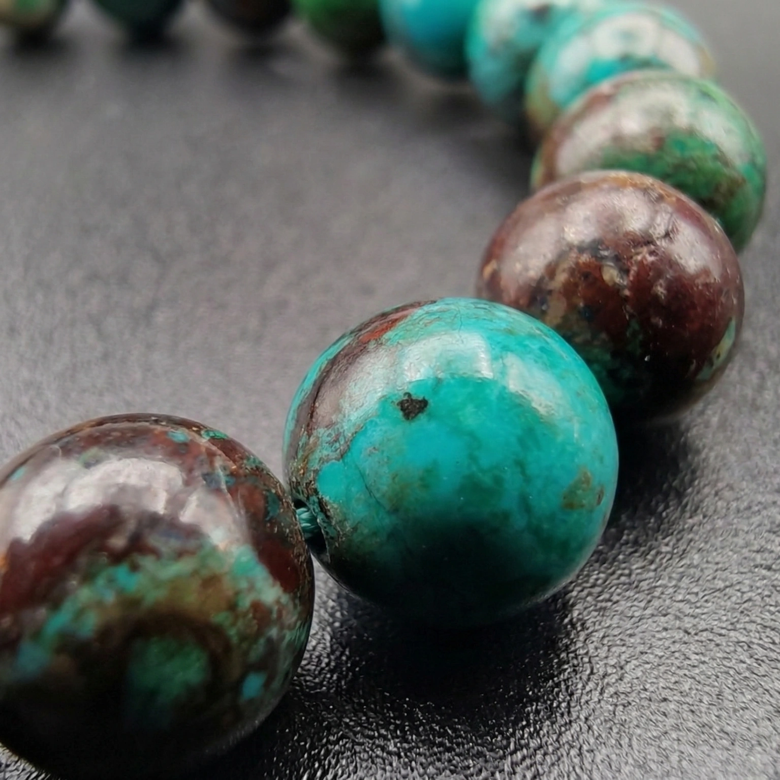 Détails bracelet Chrysocolle grade AA par Romain Creation Détails bracelet Chrysocolle grade AA par Romain Creation
