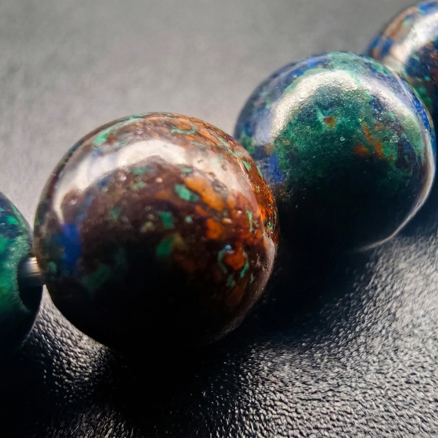 Détails perles Azurite Malachite par Romain Creation