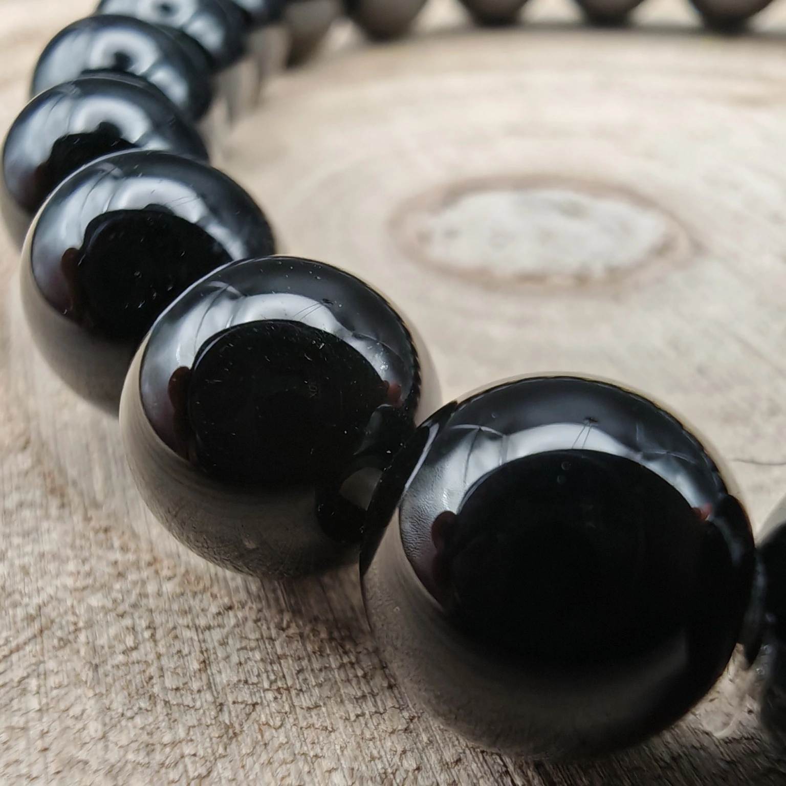 details perles obsidienne noire