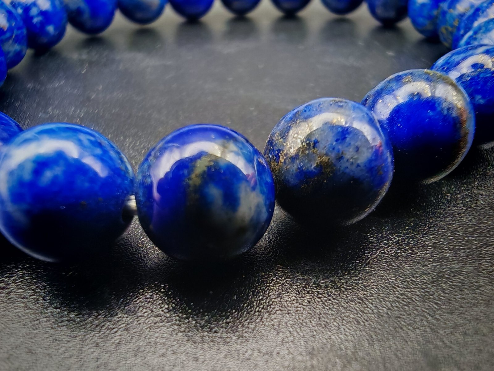 bracelet lapis lazuli en détail