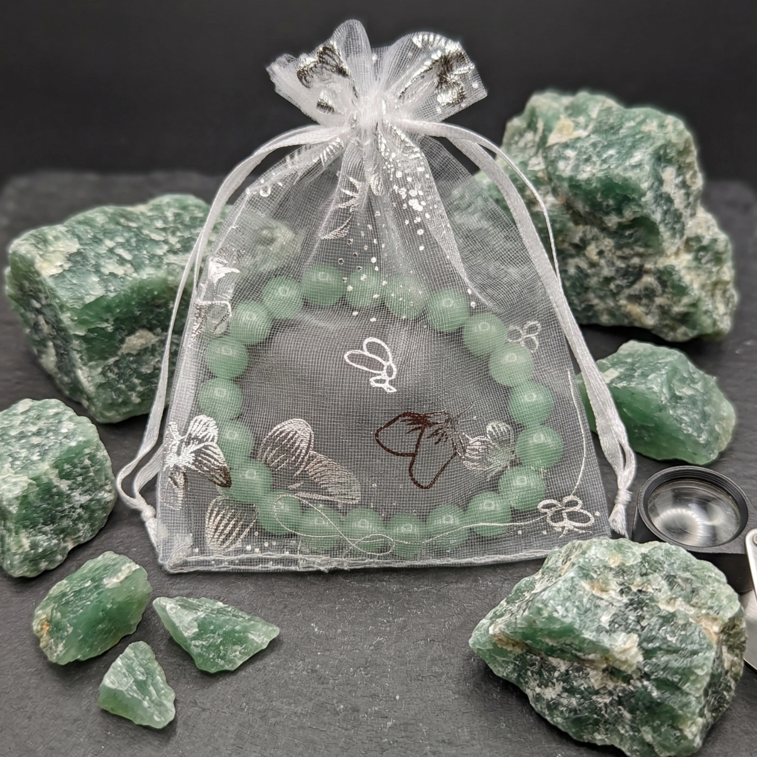 Bracelet aventurine verte dans sachet organza par Romain Creation Bracelet aventurine verte dans sachet organza par Romain Creation