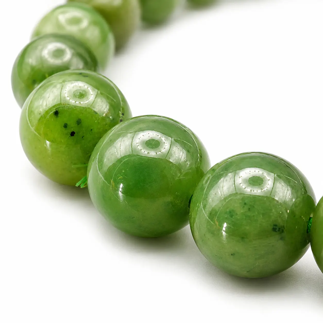 details perles jade nephrite grade AA par romain creation details perles jade nephrite grade AA par romain creation