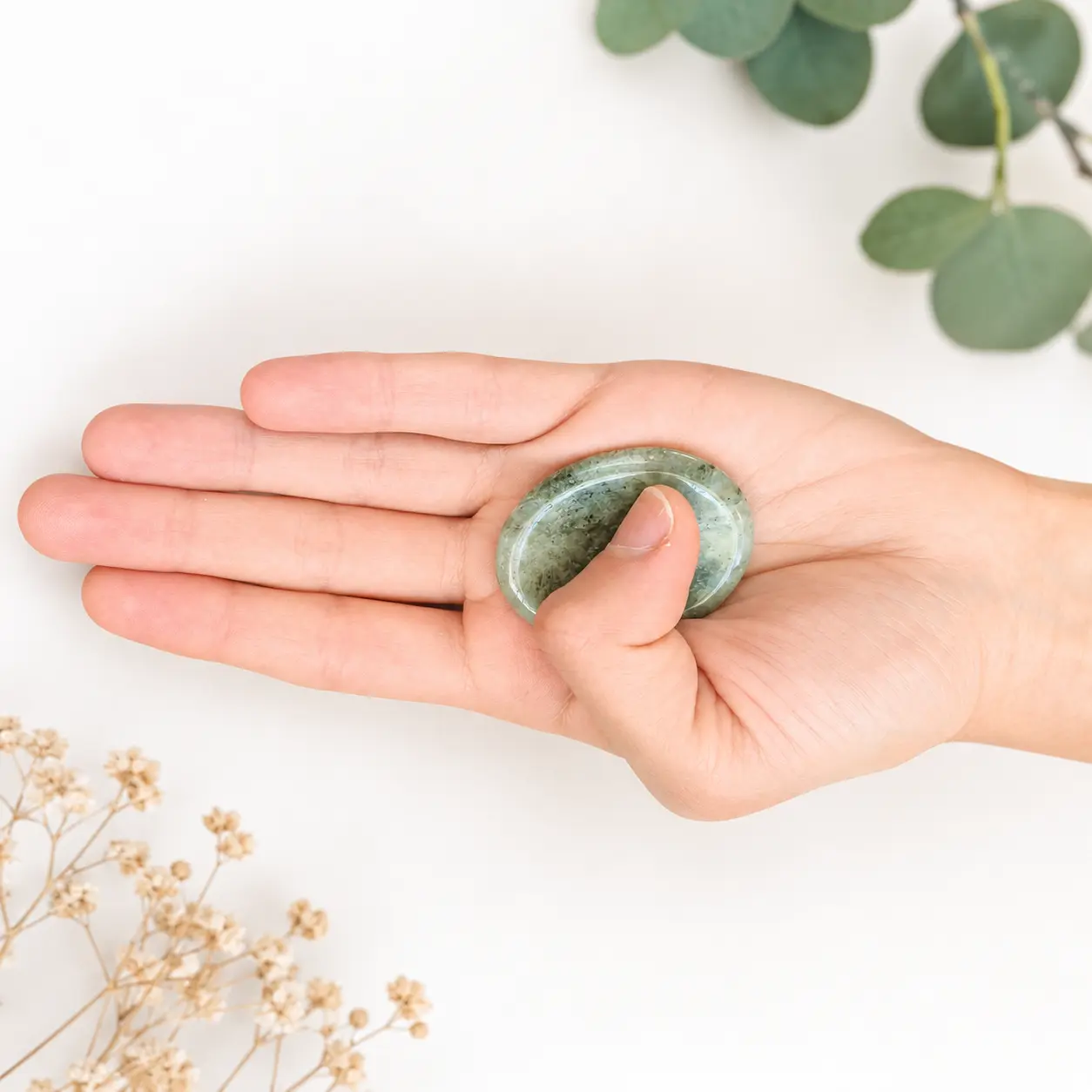 galet anti stress labradorite pouce galet anti stress labradorite avec pouce